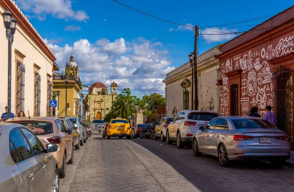 Oaxaca Mexico November 2021 Een Straat Met Koloniale Huizen Santo — Stockfoto