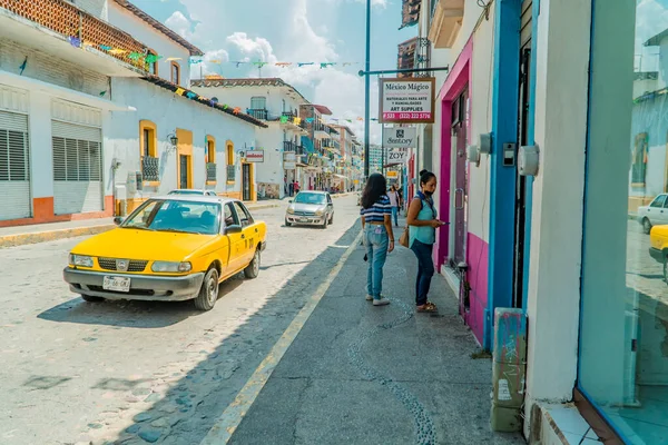 Puerto Vallarta Mexico September 2021 Straatbeeld Van Mensen Een Taxi — Stockfoto