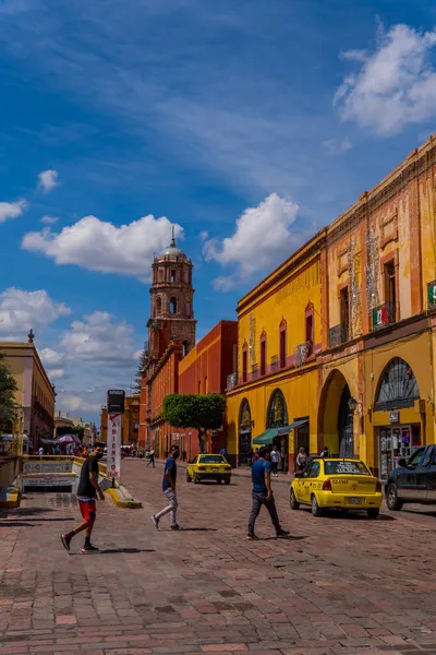 Queretaro Mexiko September 2021 Vertikale Straßenfotografie Von Menschen Auf Einem — Stockfoto
