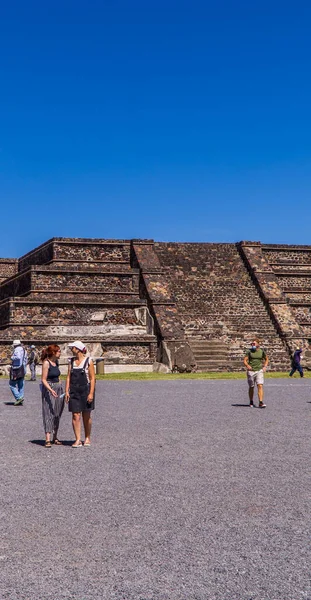 Teotihuacán México Agosto 2021 Vista Vertical Los Turistas Zona Arqueológica — Foto de Stock