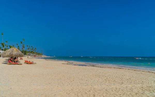 Punta Cana Bavaro Dominikana Października 2021 Ludzie Rajskiej Białej Plaży — Zdjęcie stockowe