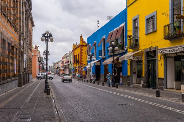 Puebla Mexico Augustus 2021 Straatbeeld Van Koloniale Kleurrijke Huizen Het — Stockfoto