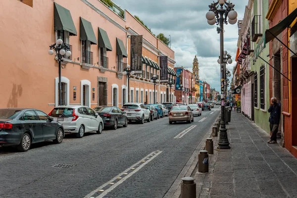 Puebla Mexiko August 2021 Straßenaufnahmen Von Autos Und Wunderschöner Kolonialarchitektur — Stockfoto