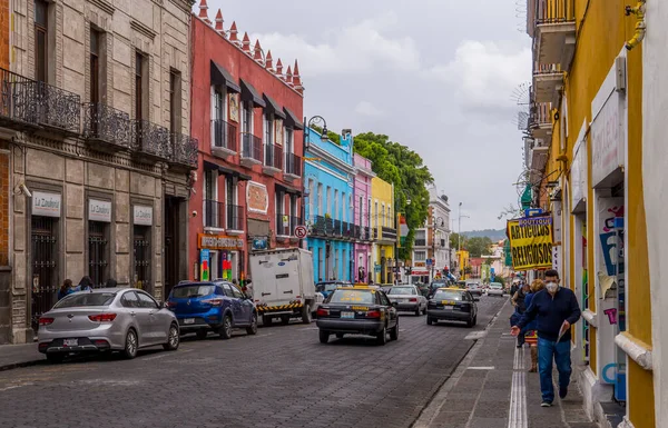 Puebla Mexico Augustus 2021 Straatbeeld Van Koloniale Kleurrijke Huizen Het — Stockfoto