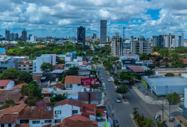 Santa Cruz, Bolivya - 11 Mart 2022 - Equipetrol 'un hava gün batımı manzarası