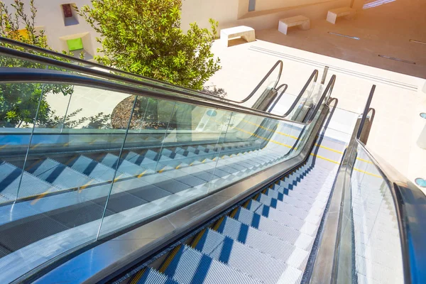 Trappenhuis Roltrap Kijken Neer Buitenstraat Binnenplaats Van Het Gebouw — Stockfoto