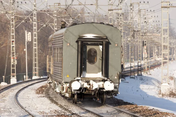 Vista Último Carro Passageiros Por Trás Curva Trem — Fotografia de Stock