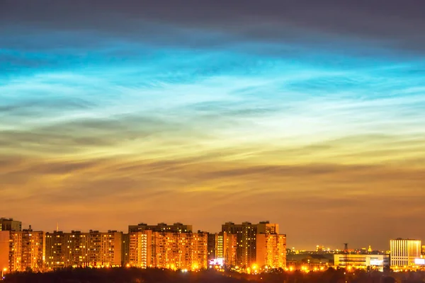 Zjawisko Atmosferyczne Świecące Chmurami Noctilucent Nocne Niebo Spektakularne Srebrne Chmury — Zdjęcie stockowe