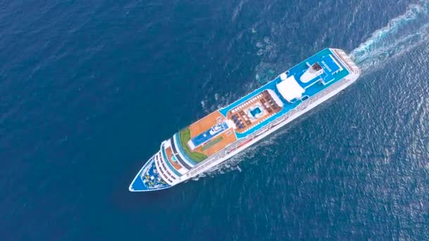 Большой Круизный Корабль Плывущий Морю Вид Сверху Воздуха — стоковое видео