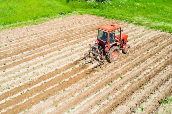 Boer Trekker Voorbereiding Land Met Voedingsbodem Frees Luchtfoto — Stockfoto