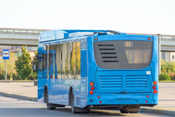 Міський Автобус Автобусній Зупинці Перед Від Їздом — стокове фото