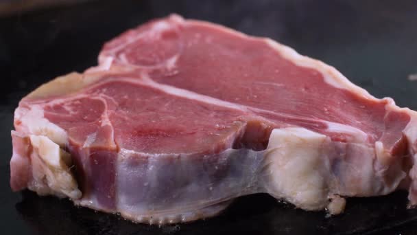 A raw, succulent steak cooked on the stove — Stock Video