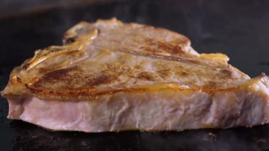 Yakından ızgara sulu et.