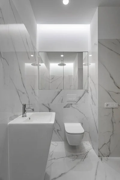 Bagno in marmo bianco in stile moderno Fotografia Stock