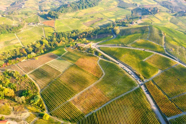 Widok Lotu Ptaka Winnice Górzystego Regionu Langhe Piemont Północne Włochy — Zdjęcie stockowe