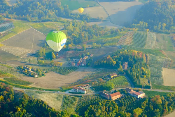Des Ballons Aérostatiques Survolent Les Collines Langhe Piémont Italie Nord — Photo