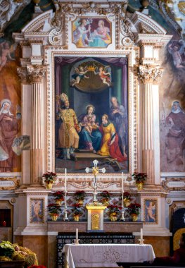 Santa Caterina del Sasso Kilisesi 'nin ana sunağı. 1170 yılında Leggiuno (Kuzey İtalya) belediyesinde Maggiore Gölü 'nün doğu kıyısına bakan bir manastır.).
