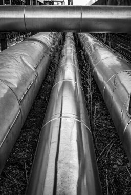 Petrol ve Gaz Endüstrisi termal yalıtım çelik borularının ayrıntıları. Hidrokarbonların depolanması ve taşınması için kullanılır, O & G arıtma tesislerinde..