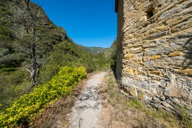 Rocchetta Nervina köyünün yukarısında küçük eski bir kilisenin bulunduğu bir dağ yolu; Liguria Bölgesi 'nin (Kuzey İtalya) uzak batısında Fransız sınırına yakın küçük bir köy..