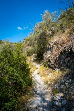 Rocchetta Nervina köyünün yukarısında küçük eski bir kilisenin bulunduğu bir dağ yolu; Liguria Bölgesi 'nin (Kuzey İtalya) uzak batısında Fransız sınırına yakın küçük bir köy..