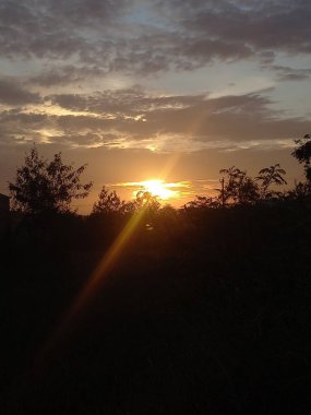 Gölün üzerinde güzel bir gün batımı