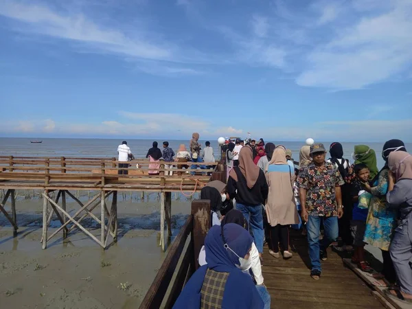 Medan Indonesia Nov 2021 Puente Madera Junto Playa —  Fotos de Stock