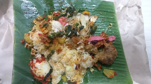 Lezzetli Asya yemeklerinin yakın görüntüsü