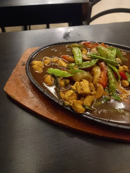 Csirkés Főzőlap Curry Szósszal — Stock Fotó