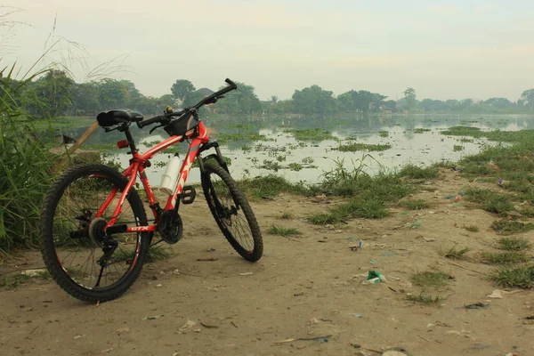 Mtb Fahrrad Rande Eines Künstlichen Sees Medan Indonesien Juni 2022 — Stockfoto