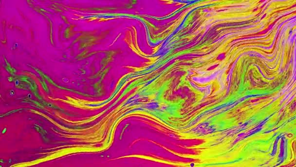 Animación psicodélica en estilo abstracto sobre fondo colorido. Abstracto líquido superficie lila fondo verde — Vídeo de stock