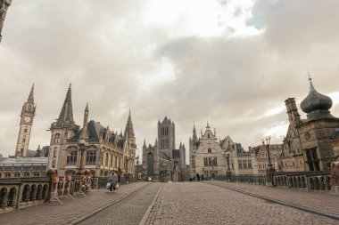 Gent 'teki tarihi şehir merkezi (Gent), Belçika. Gent 'in mimarisi ve simgesi. Gent şehrinin manzarası.