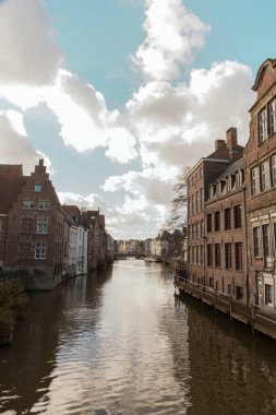 Gent 'teki tarihi şehir merkezi (Gent), Belçika. Gent 'in mimarisi ve simgesi. Gent şehrinin manzarası.