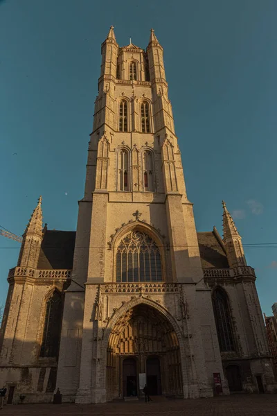 Gent 'teki tarihi şehir merkezi (Gent), Belçika. Gent 'in mimarisi ve simgesi. Gent şehrinin manzarası.