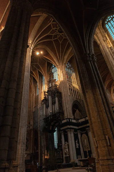 Gent 'teki tarihi şehir merkezi (Gent), Belçika. Gent 'in mimarisi ve simgesi. Gent 'in şehir manzarası. Katedral.