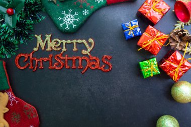 Noel arkaplanı köknar ağacı ve dekor. Kopyalama alanı olan üst görünüm