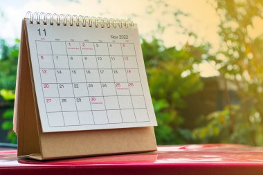 Beyaz Kasım 2022 takvimi yeşil arka planda. 2022 Yeni Yıl Konsepti