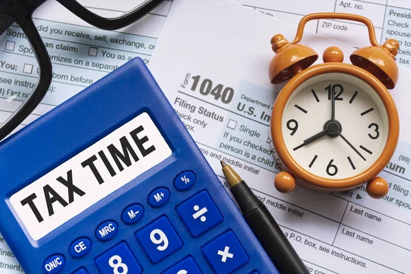 Texto Sobre Calculadora Com Formulários Fiscais 1040 Declaração Imposto Renda — Fotografia de Stock