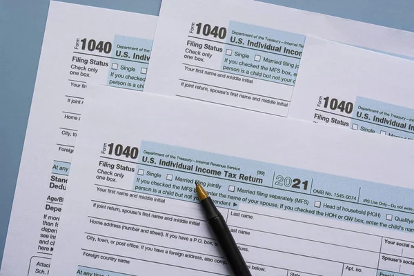 Tax forms 1040. U.S Individual Income Tax Return on a desk. Tax concept. — Stock Photo, Image