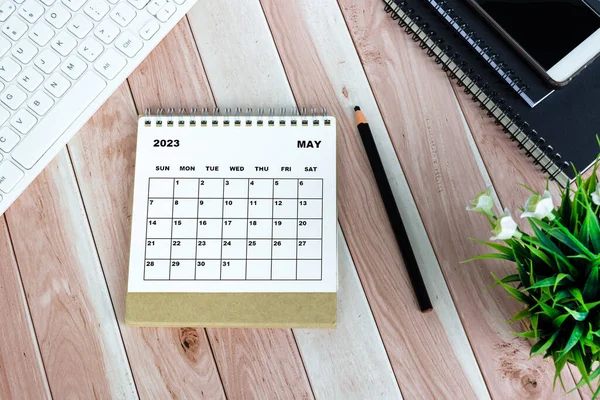 White May 2023 Calendar Wooden Desk Keyboard Note Books Pencil — ストック写真