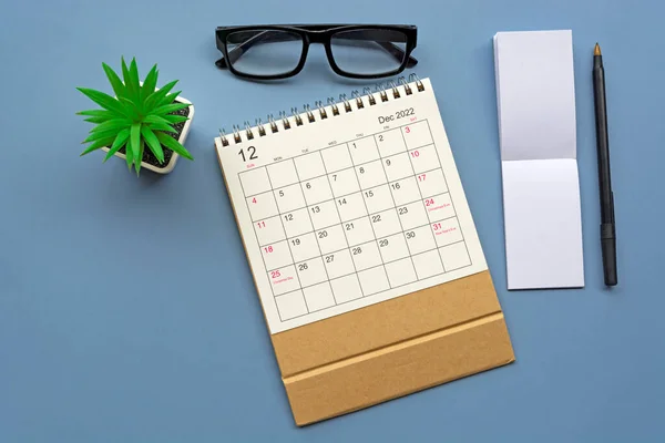 December 2022 Desk Calendar Notepad Blue Background Directly Flat Lay — Foto de Stock