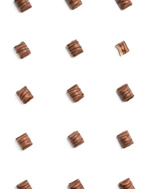 Bir tanesi ısırılmış çikolata serisi.