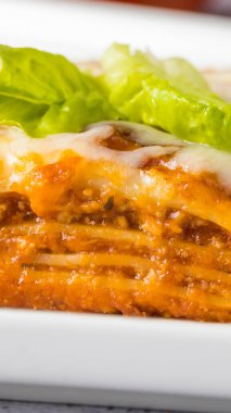 Marullu İtalyan bolonez lazanyası. 