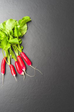 Siyah masada pembe turplar