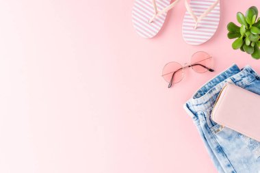 Kadın yaz kıyafeti. Moda arkaplanı