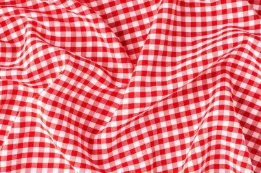 Kırmızı kareli masa örtüsü. Kapat.