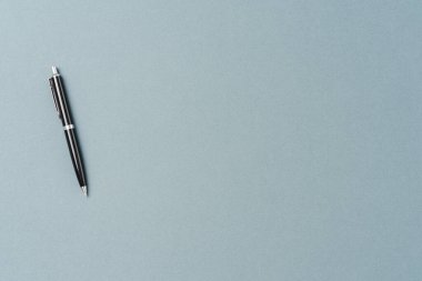 Telif alanı olan arka planda siyah kalem