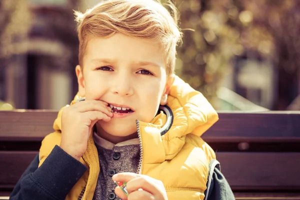 Small Boy Eating Candy While Looking Camera — Stockfoto
