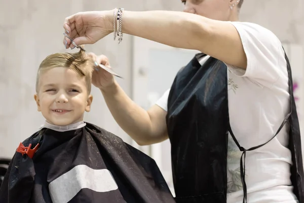 Cute Kid Making Face While Getting Haircut Hair Salon — Photo