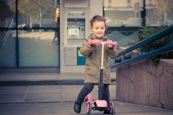Smiling Little Girl Riding Her Push Scooter City — ストック写真