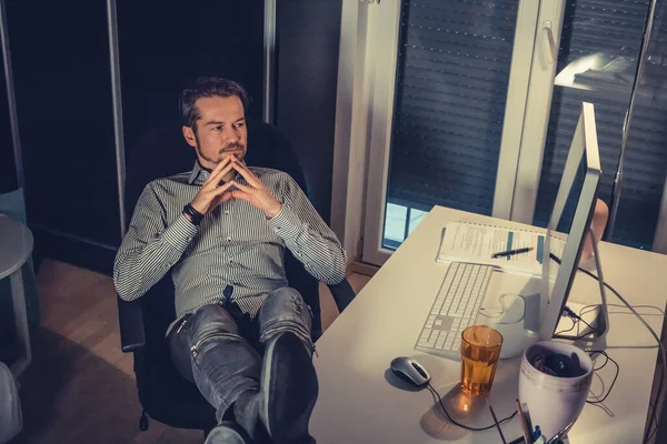 Pensive Businessman Sitting His Feet Table Thinking While Reading Mail — Fotografia de Stock